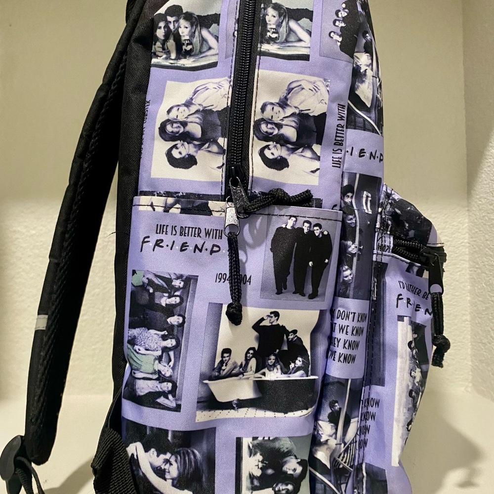 TV SHOW FRIENDS 16" PURPLE BACKPACK & CENTRAL PERK 24oz COFFEE MUG COMBO - Picture 2 of 9